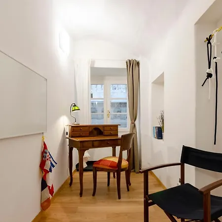 Apartment Joivy Cute Flat Near The Aquarium Genoa